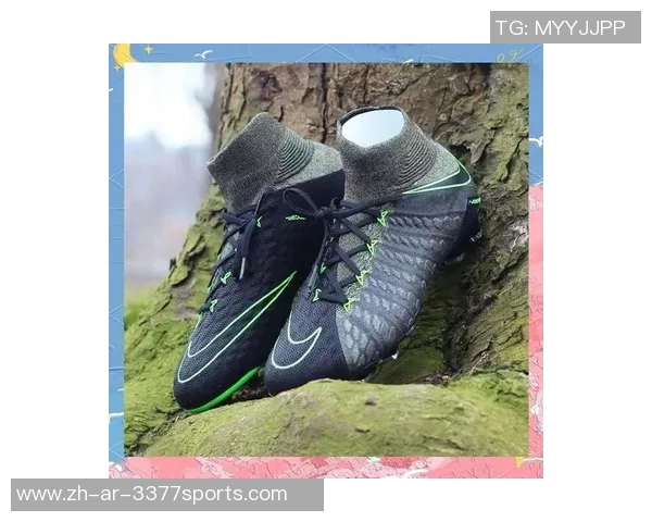 选择适合足球场地的鞋子解析与推荐